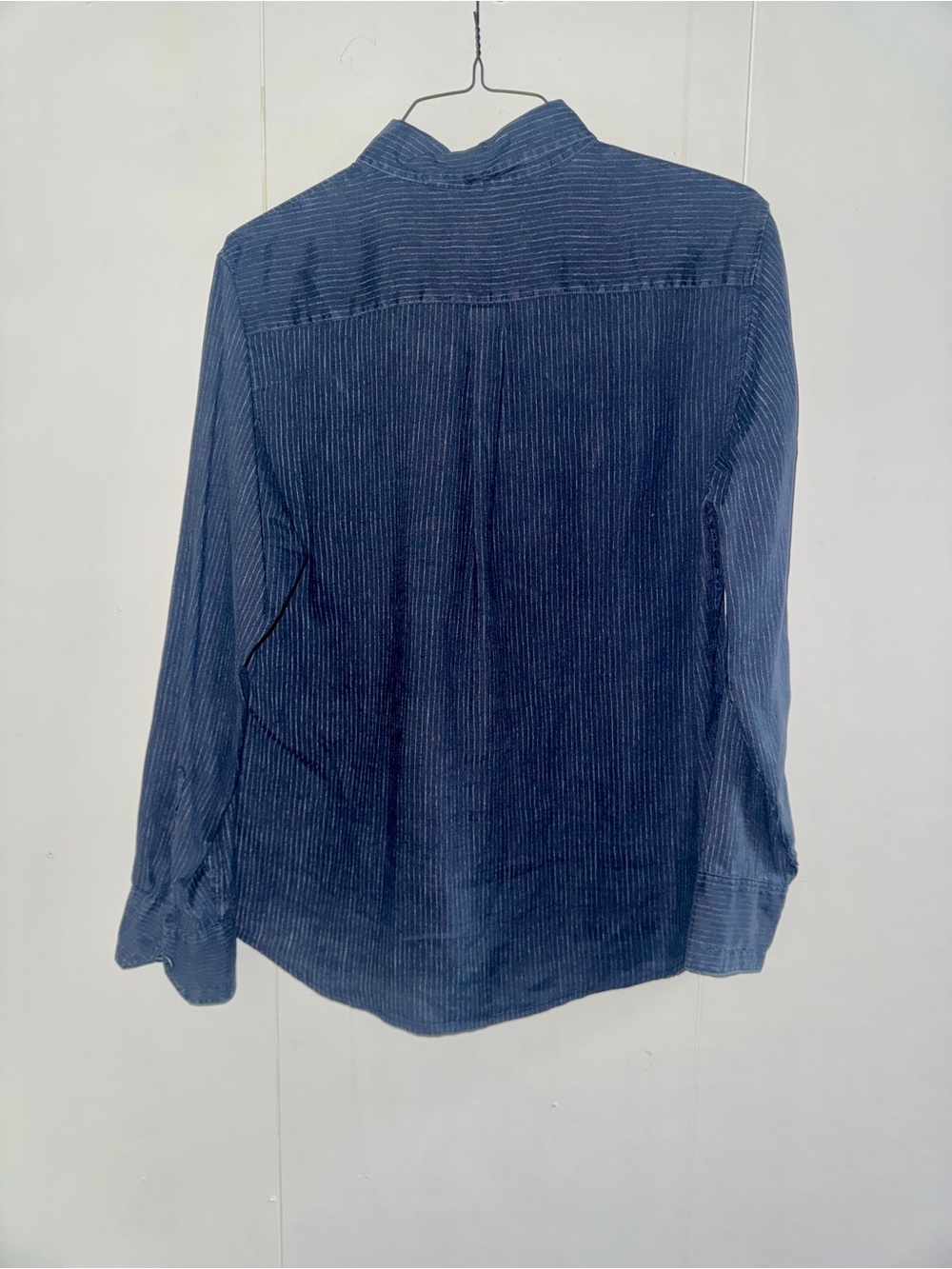Club Monaco 100% Linen Blue Pinstripe Button-Up Shirt - Picture 4 of 5